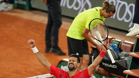 Frust bei Alexander Zverev, Jubel bei Novak Djokovic nach dem Viertelfinal-Kracher in Paris.