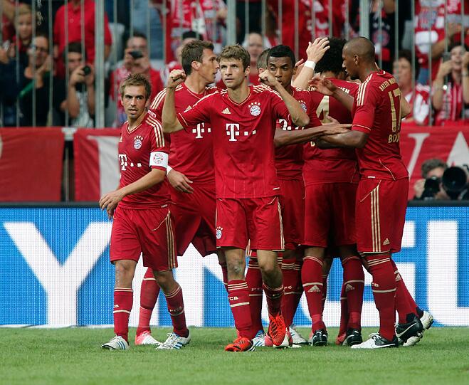 Mit 6:1 gegen Stuttgart verteidigt der FC Bayern die Tabellenführung verteidigt - und legt den besten Saisonstart seit fünf Jahren hin. Die Bilder vom Spiel
