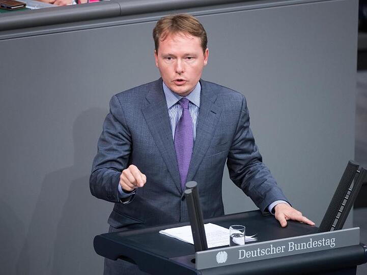 Christian Flisek (SPD) spricht im Bundestag in Berlin. Foto: Kay Nietfeld/Archiv