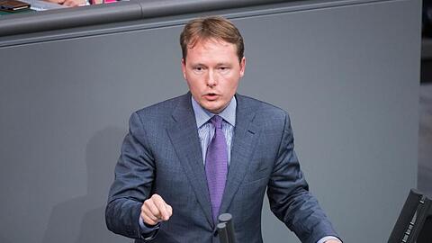 Christian Flisek (SPD) spricht im Bundestag in Berlin. Foto: Kay Nietfeld/Archiv