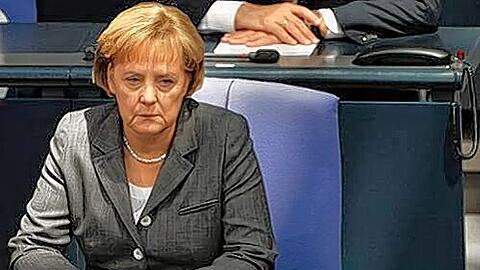 Eine nachdenkliche Angela Merkel gestern im Bundestag.