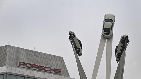 Nach China hat Porsche 2024 deutlich weniger Autos geliefert. Rabatt-Schlachten kommen für den Konzern aber nicht infrage.