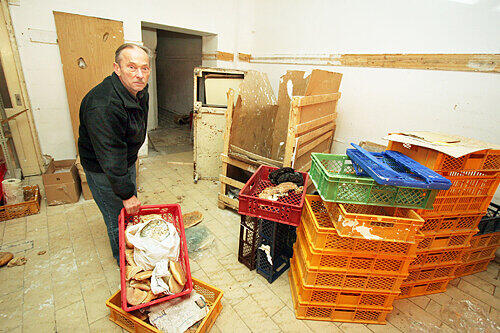 Überall Schimmel und Dreck: Diese Fladenbrot-Bäckerei mussten die Prüfer des Ordnungsamtes kurzzeitig schließen.