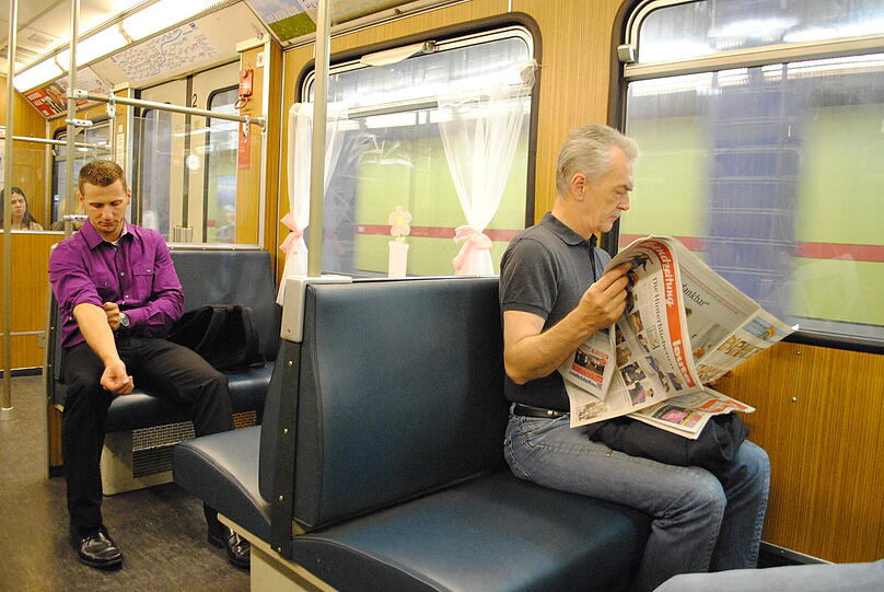 Guerilla-Knitter in Action: So wird München mit Strick verziert. Die Bilder