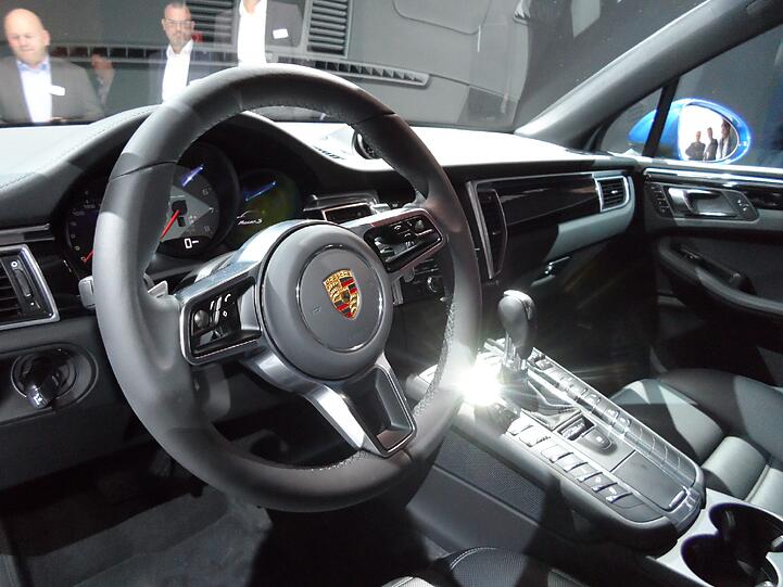 Großer Auftritt für einen kompakten Allzweck-Sportler: Der neue Porsche Macan feierte in Los Angeles Weltpremiere.