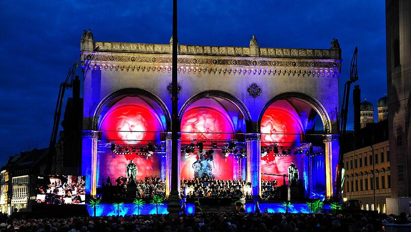 Das Symphonieorchester des Bayerischen Rundfunks bei "Klassik am Odeonsplatz" Das Symphonieorchester des Bayerischen Rundfunks bei "Klassik am Odeonsplatz"
