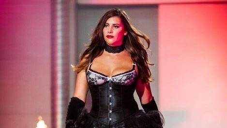 Céline ist Deutschlands erstes Curvy Model. Céline ist Deutschlands erstes Curvy Model.