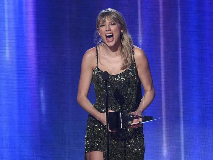 Taylor Swift hat Grund zur Freuede: Sie kassiert bei den American Music Awards fünf Preise.