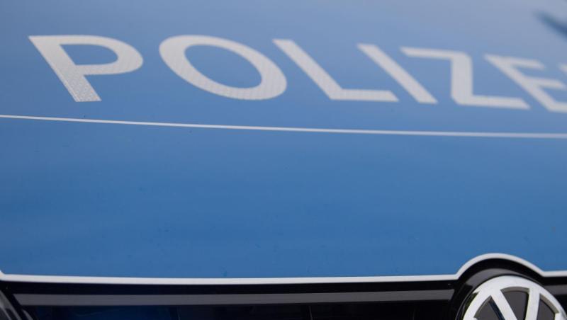 Ein Blaulicht leuchtet an einer Polizeistreife. Foto: Lino Mirgeler/dpa/Archivbild Ein Blaulicht leuchtet an einer Polizeistreife. Foto: Lino Mirgeler/dpa/Archivbild