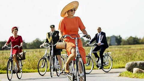Macht auch auf dem Fahrrad eine gute Figur: Königin Máxima der Niederlande.