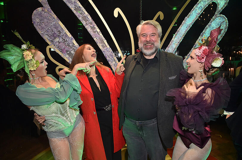 Corinna Binzer und Dieter Fischer mit Tänzerinnen Corinna Binzer und Dieter Fischer mit Tänzerinnen