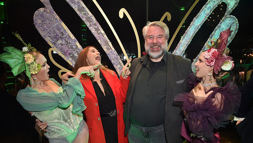 Corinna Binzer und Dieter Fischer mit Tänzerinnen Corinna Binzer und Dieter Fischer mit Tänzerinnen