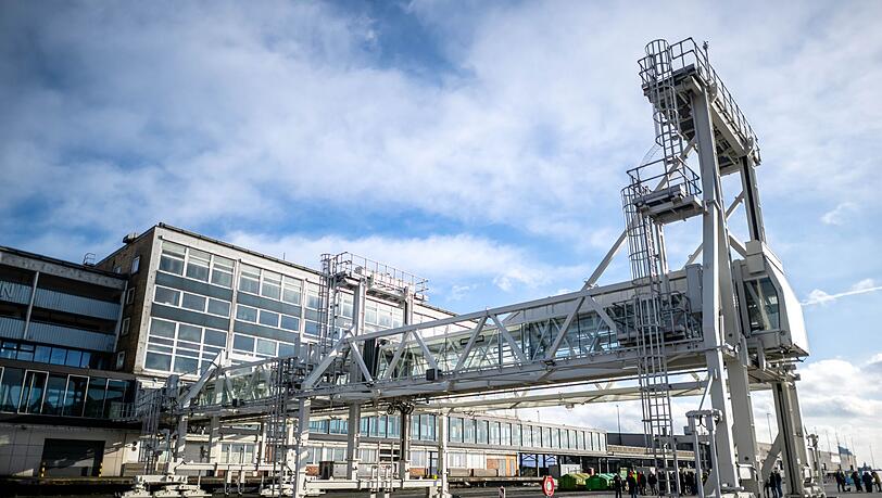 Die Bundespolizei nahm einen gesuchten Arbeiter im Kreuzfahrtterminal fest. (Archivbild) Die Bundespolizei nahm einen gesuchten Arbeiter im Kreuzfahrtterminal fest. (Archivbild)