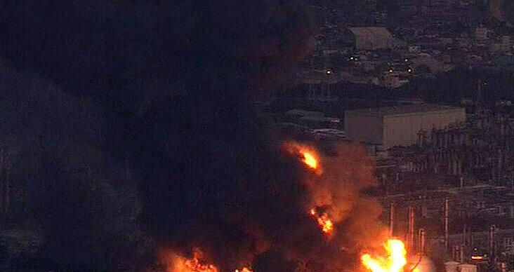 Erdbeben und Tsunami: Japan ist geschockt. Die Ölraffinerien stehen in Flammen. Die Bilder.