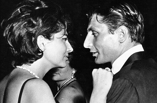 Die vermutlich spektakulärste Liaison jener Zeit: Sachs und Soraya, die Verstoßene des Schahs. Diese Aufnahme entstand 1962 in Cannes.