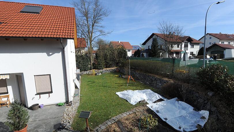 Brutaler Doppelmord in Notzing bei Erding. Der 22-jährige Tatverdächtige steht vor Gericht - er ist der Ex-Freund der Tochter des ermordeten Ehepaars. Brutaler Doppelmord in Notzing bei Erding. Der 22-jährige Tatverdächtige steht vor Gericht - er ist der Ex-Freund der Tochter des ermordeten Ehepaars.