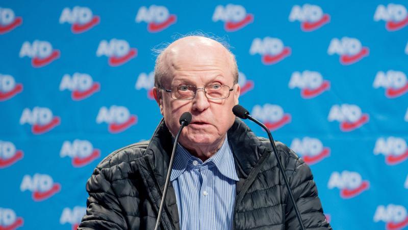Manfred Schmidt (AfD) hält eine Rede. Foto: picture alliance / Hauke-Christian Dittrich/dpa/Archivbild Manfred Schmidt (AfD) hält eine Rede. Foto: picture alliance / Hauke-Christian Dittrich/dpa/Archivbild