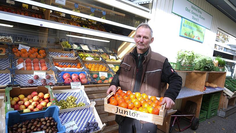 Helmut Breu (58) ist mit seinem Obst- und Gemüsestandl seit 40 Jahren am Elisabethmarkt. Ob er auf den neuen Markt umzieht? Unklar.