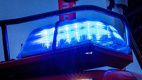 Die Feuerwehr war mit zahlreichen Einsatzkr&auml;ften anger&uuml;ckt. (Symbolbild)