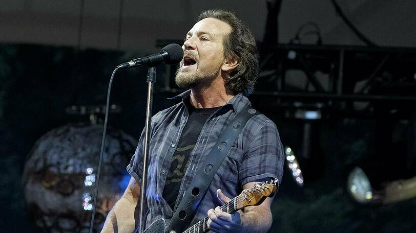 Die Band Pearl Jam gedenkt ihren bei einem Unglück verstorbenen Fans