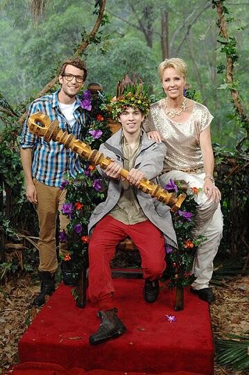 Finale beim Dschungelcamp 2013: Joey ist Dschungelkönig und wird von seiner Freundin Jacky überrascht.