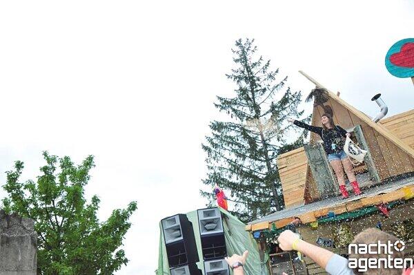 Ausnahmezustand auf dem Münchner Kesselhaus-Areal. Beim "Rave Autonomica" kommen alle Elektro-Freunde voll auf ihre Kosten. Mehr Bilder gibt's unter: www.nachtagenten.de