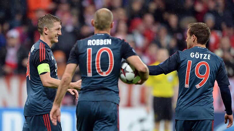 MARIO GÖTZE: Note 2. Kam nach 63 Minuten für Lahm. Erst Torvorlage für Schweinsteiger, dann Lattenstreichler, dann Premieren-Tor! Wäre überall anders jetzt schon Stammspieler.