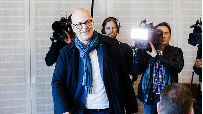 Schleswig-Holsteins Ministerpräsident Torsten Albig kommt in Kiel zur ersten Sitzung der neuen SPD-Landtagsfraktion.