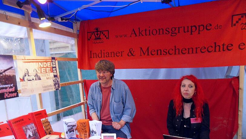Die Aktionsgruppe Indianer & Menschenrechte ist mit einem Infostand am 26. Juli auf dem Hans-Mielich-Platz. Die Aktionsgruppe Indianer & Menschenrechte ist mit einem Infostand am 26. Juli auf dem Hans-Mielich-Platz.