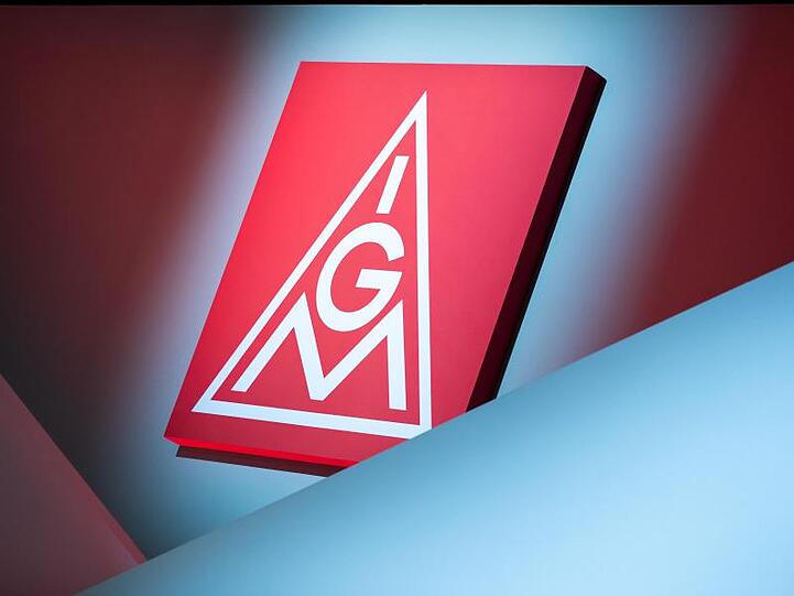 Das Logo der IG Metall. Foto: Daniel Karmann/dpa