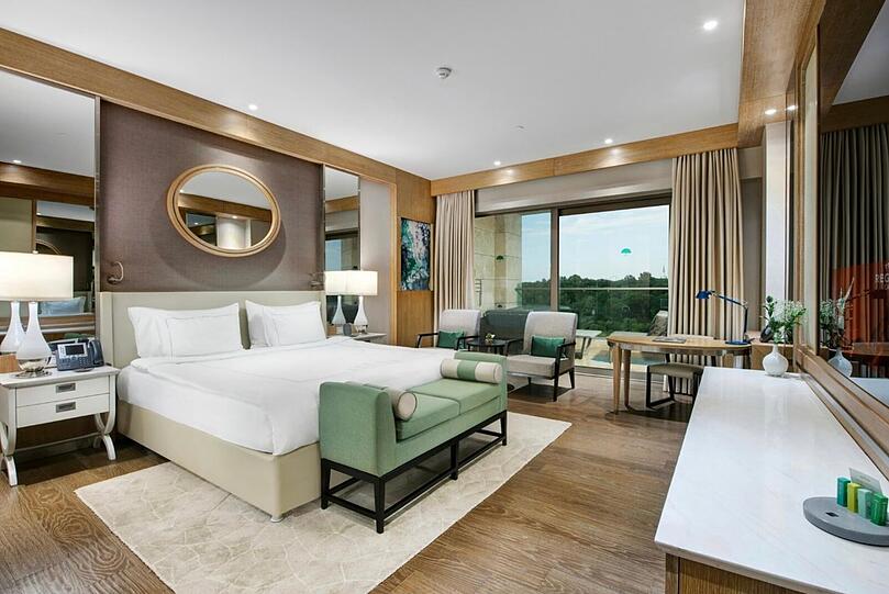 Hier nächtigen die Löwen-Stars: Die Zimmer des Regnum Carya Hotels.