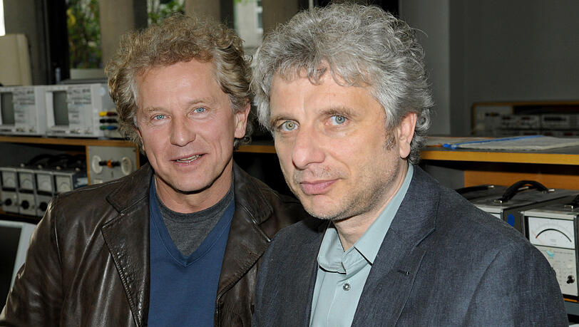 Miroslav Nemec (l.) und Udo Wachtveitl am Rande der Dreharbeiten zum &bdquo;Tatort&ldquo;-Krimi &bdquo;Liebeswirren&ldquo;.