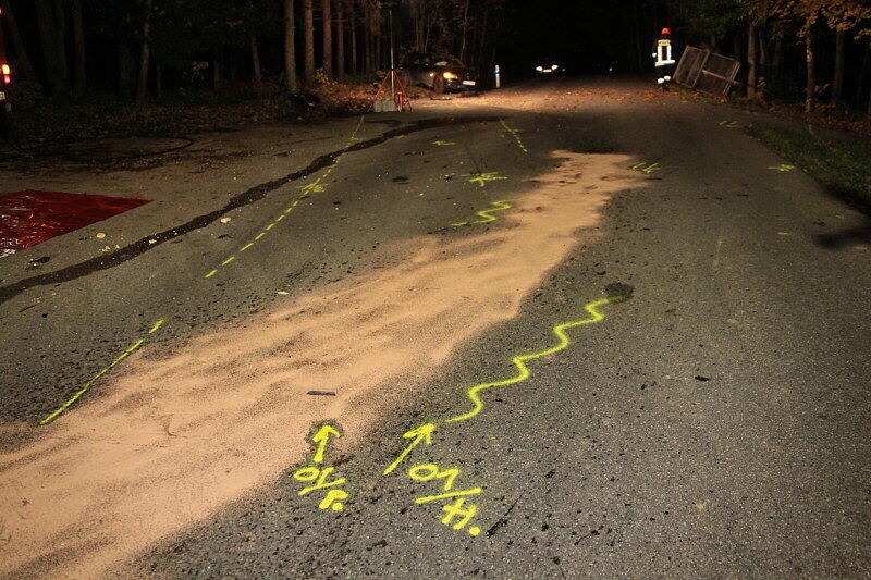 Der Unfall passierte an einer Kuppe in der Nähe von Mühldorf.