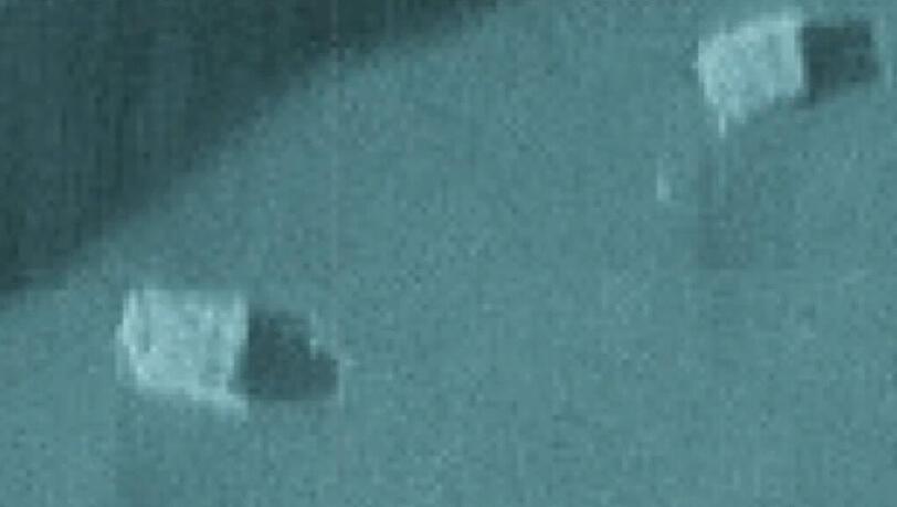 Zeigen diese Aufnahmen Wrackteile von Flug MH 370? - Ein australisches Bergungsteam ist sich sicher, das Geisterflugzeug auf dem Boden des Indischen Ozeans entdeckt zu haben. Zeigen diese Aufnahmen Wrackteile von Flug MH 370? - Ein australisches Bergungsteam ist sich sicher, das Geisterflugzeug auf dem Boden des Indischen Ozeans entdeckt zu haben.