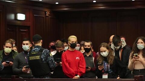 Nawalnys Ehefrau Julia Nawalnaja verfolgt den Prozess gegen ihren Mann.