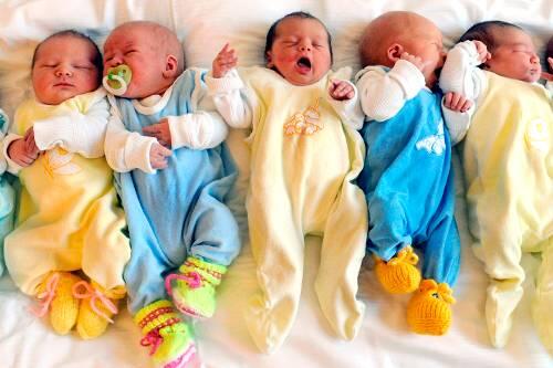 Manche sind zum Gähnen, manche zum Schmunzeln, andere zum Weinen: Die Namen, die Eltern ihren wenige Tage alten Kindern geben. Die Deutschen halten es traditionell.
