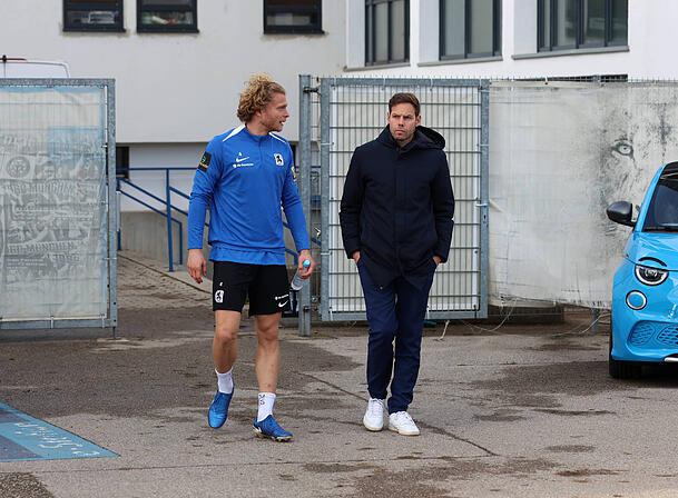 Kennt den neuen Coach schon: Kapitän Jesper Verlaat. Kennt den neuen Coach schon: Kapitän Jesper Verlaat.
