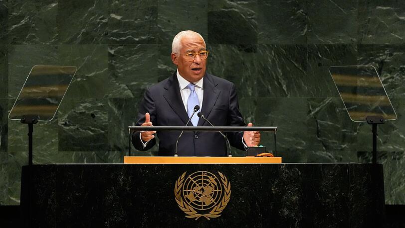 "Drohungen und Angriffe gegen den Internationalen Strafgerichtshof, seine Verantwortlichen und seine Beschäftigten sind inakzeptabel": EU-Ratspräsident António Costa fand in New York deutliche Worte. "Drohungen und Angriffe gegen den Internationalen Strafgerichtshof, seine Verantwortlichen und seine Beschäftigten sind inakzeptabel": EU-Ratspräsident António Costa fand in New York deutliche Worte.