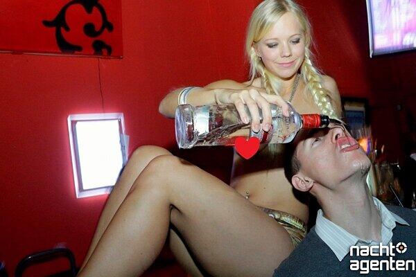 "Wies'n Pornös" in der Nachtgalerie! Mehr Bilder unter: www.nachtagenten.de
