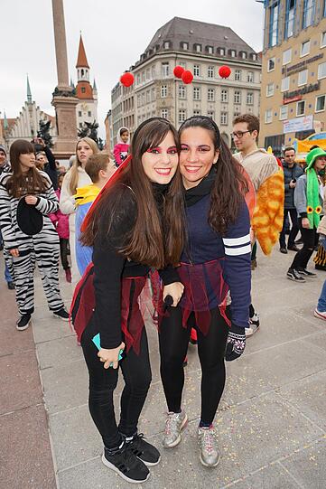 In München läuft die heiße Phase der närrischen Zeit, die Faschingsfans genießen die Highlights: "München narrisch" (bis 9. Februar), den Rosenmontag (8. Februar) und am Faschingsdienstag (9. Februar) der traditionelle Tanz der Marktfrauen auf dem Viktualienmarkt. Die Bilder vom Sonntag...