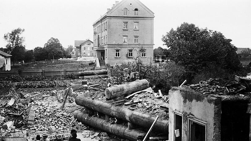 Rumms: 1897 explodierte ein Tank in der Papierfabrik. Rumms: 1897 explodierte ein Tank in der Papierfabrik.