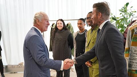 König Charles III. (l.) und David Beckham auf einem Event in London im Mai.