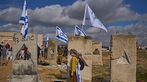 Israelische Siedler bei der Einweihung einer neuen Siedlung im Westjordanland. (Archivbild)
