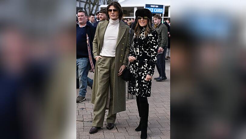Elizabeth Hurley und Sohn Damian in Cheltenham.