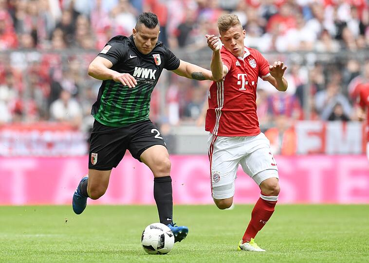 JOSHUA KIMMICH - Note 4: Es war ein unbefriedigendes Jahr für den Bayern-Youngster, obwohl er häufiger zum Einsatz kam als in der Vorsaison unter Pep Guardiola (40 Spiele im Vergleich zu 36 Partien in der Spielzeit 2015/16). Doch das Vertrauen wie unter Pep ("Er ist fast mein Sohn") spürte Kimmich bei Ancelotti nicht. Anfangs noch torgefährliche Stammkraft im Mittelfeld (vier Tore in den ersten sieben Spielen), saß der 22-Jährige in den Highlight-Partien der Rückrunde nur noch unzufrieden auf der Bank. Soll künftig Rechtsverteidiger spielen.