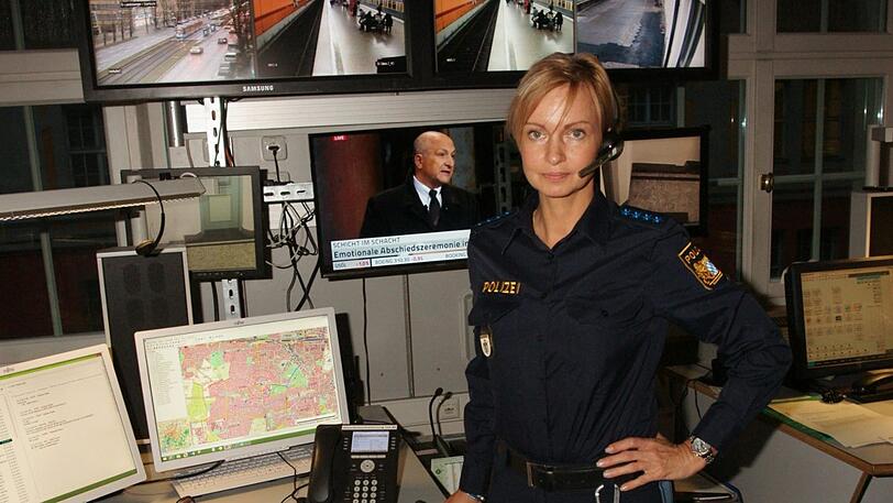 Polizeibeamtin Birgit P. arbeitet über Weihnachten.