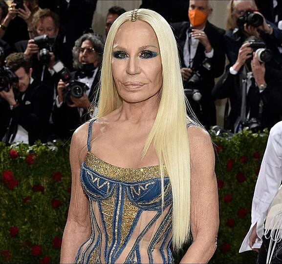 Donatella Versace an ihrem 67. Geburtstag auf der MET-Gala...