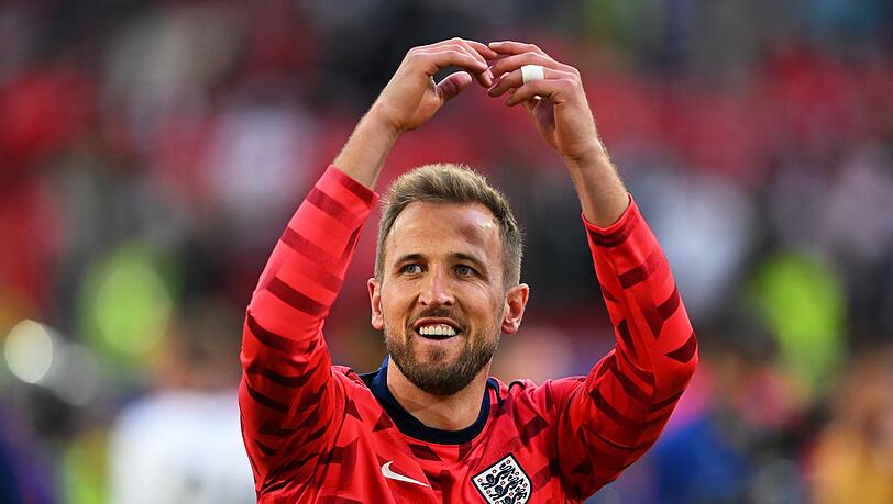 Harry Kane scheint sich nach seiner Auswechslung gegen die Schweiz wegen Krämpfen gut erholt zu haben. Harry Kane scheint sich nach seiner Auswechslung gegen die Schweiz wegen Krämpfen gut erholt zu haben.