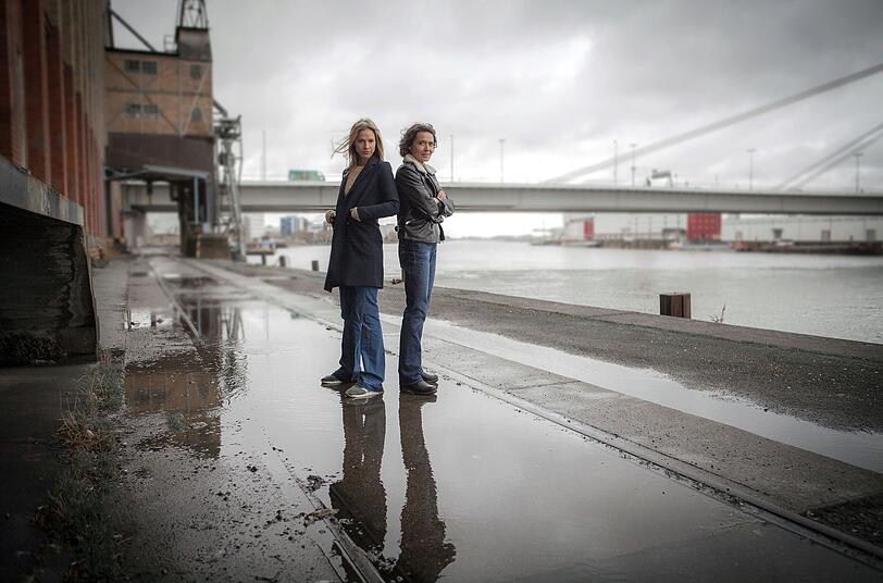 Aus der Zusammenarbeit der beiden Schauspielerinnen Lisa Bitter (links) und Ulrike Folkerts ist l&auml;ngst Freundschaft geworden. "Wir lassen gute Drehtage  gern gemeinsam ausklingen", sagt Bitter.