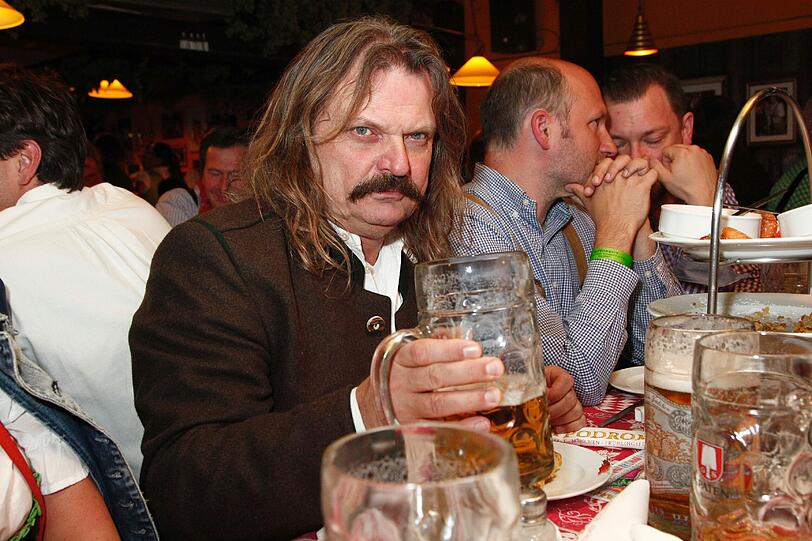 Seine Lieder laufen regelmäßig auf der Wiesn: Ex-Dschingis-Khan-Sänger Leslie Mandoki im Hippodrom.
